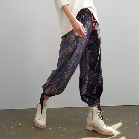 Anthropologie Pants - Anthropologie Percie Velvet Harem Joggers Floral